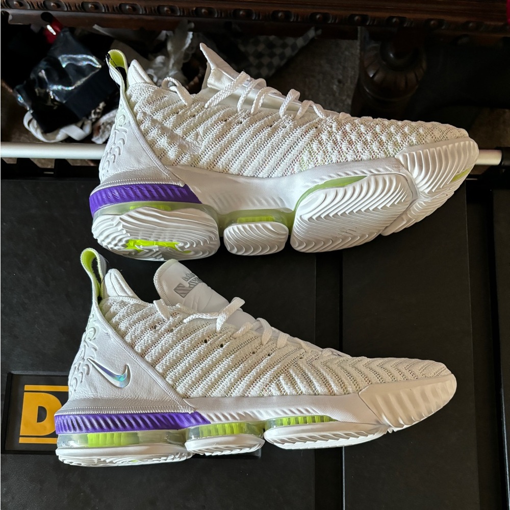 Nike LeBron 16
Buzz Lightyear
Size 13 BNWOT